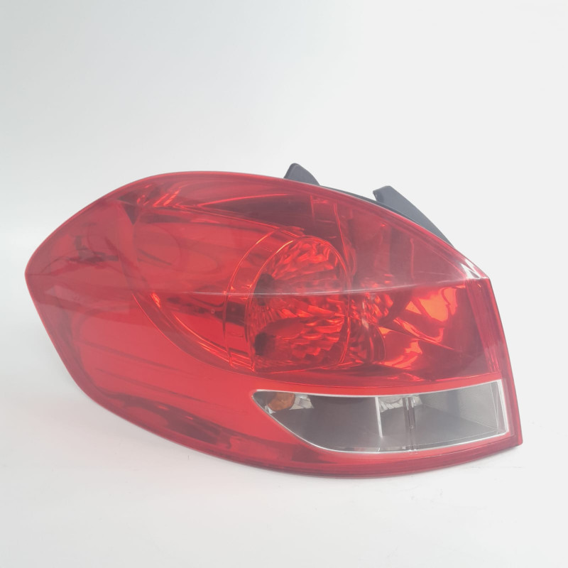 PILOTO TRASERO IZQUIERDO RENAULT CLIO IV GRANDTOUR 8200586843