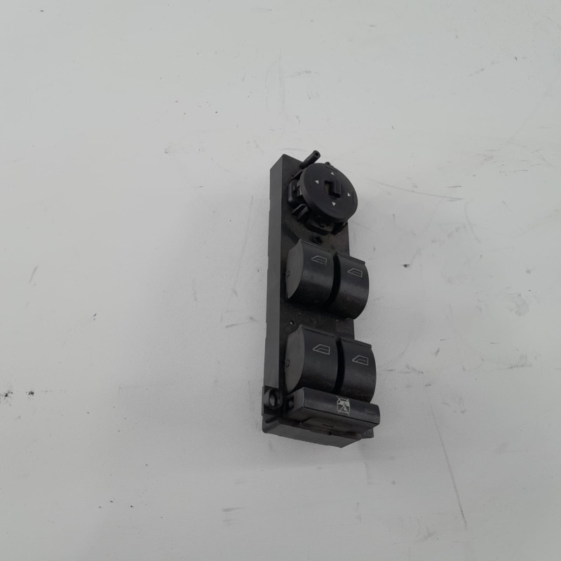 MANDO ELEVALUNAS DELANTERO IZQUIERDO FORD FOCUS BERLINA (CAP) G8DA031681