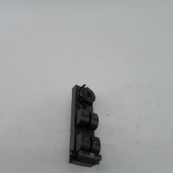 MANDO ELEVALUNAS DELANTERO IZQUIERDO FORD FOCUS BERLINA (CAP) G8DA031681