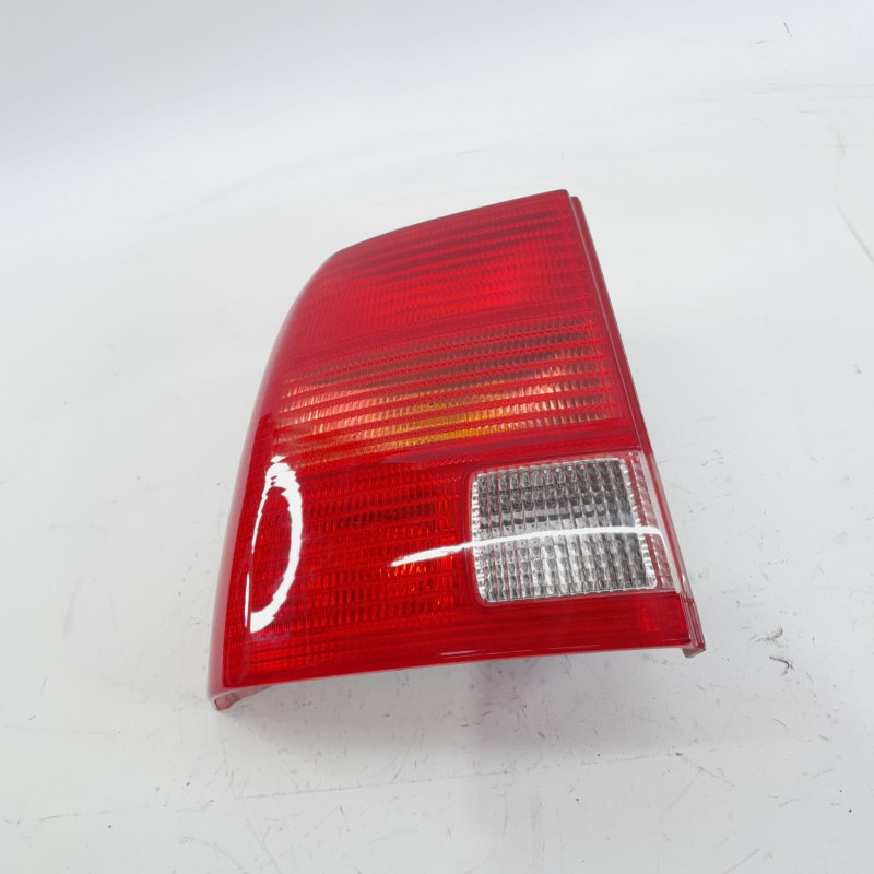 PILOTO TRASERO IZQUIERDO VOLKSWAGEN PASSAT BERLINA (3B2) AFN0096767