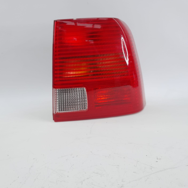 PILOTO TRASERO DERECHO VOLKSWAGEN PASSAT BERLINA (3B2) 0096767