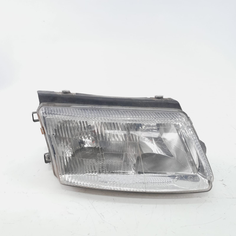 FARO DERECHO VOLKSWAGEN PASSAT BERLINA (3B2) 215461