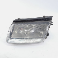 FARO IZQUIERDO VOLKSWAGEN PASSAT BERLINA (3B2) 14742500