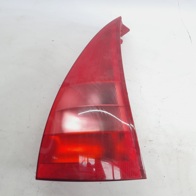 PILOTO TRASERO DERECHO CITROEN C3 8HX2572