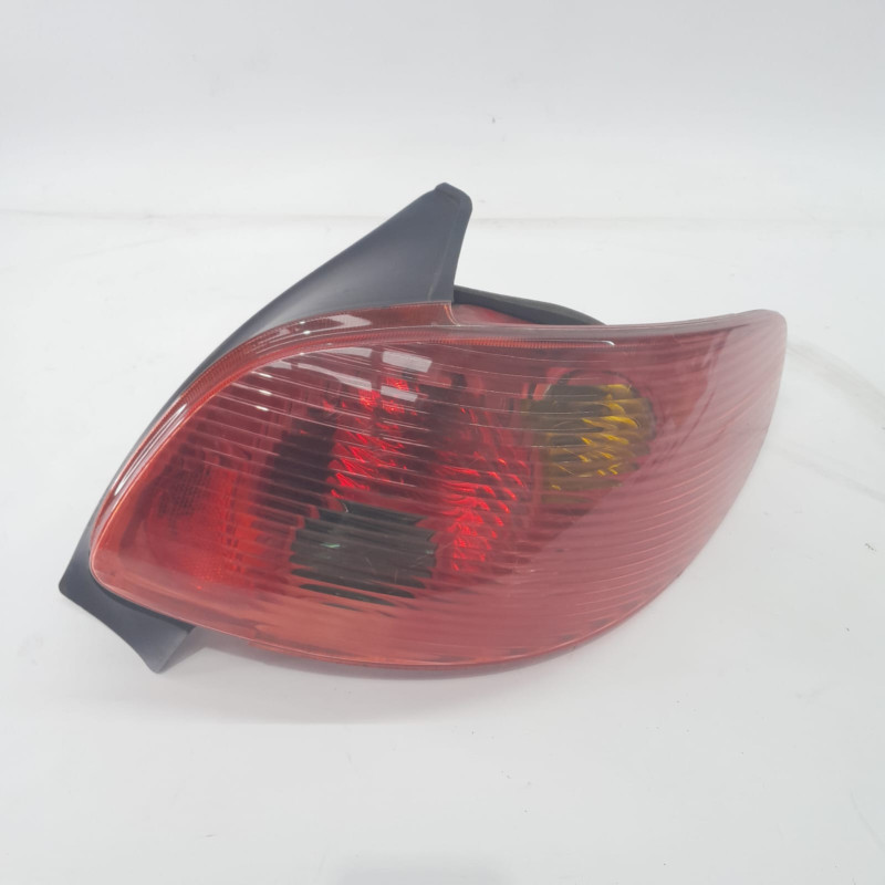 PILOTO TRASERO DERECHO PEUGEOT 206 2531D