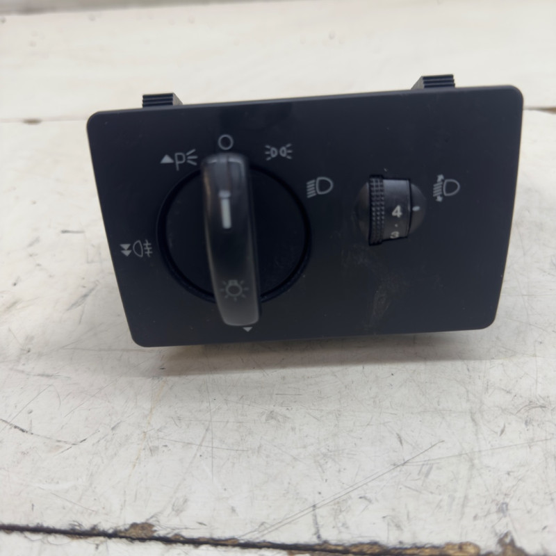 MANDO LUCES FORD FOCUS BERLINA (CAP) GPDA7M5T13A024LA