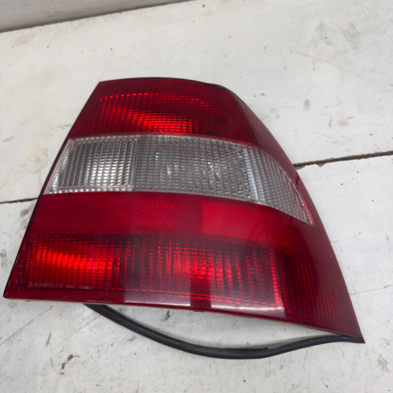 PILOTO TRASERO DERECHO OPEL VECTRA B BERLINA X17DTTC4EE1X17DT90568047