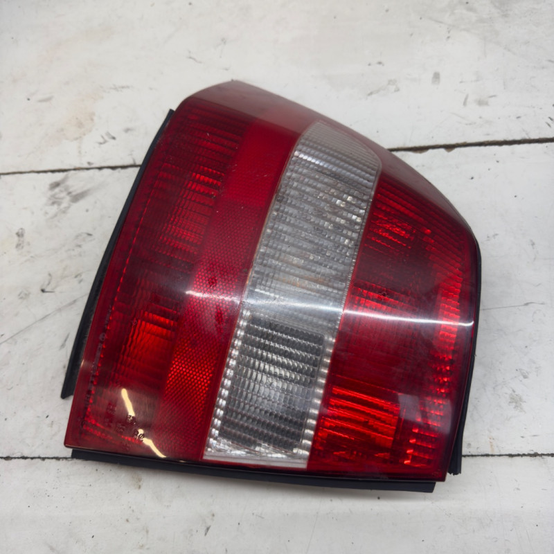 PILOTO TRASERO IZQUIERDO OPEL VECTRA B BERLINA X17DTTC4EE1X17DT90568047