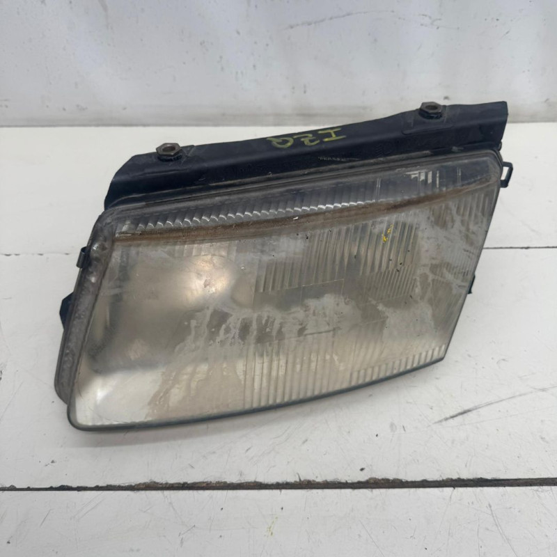 FARO IZQUIERDO VOLKSWAGEN PASSAT BERLINA (3B2) AVGAFN/AVG