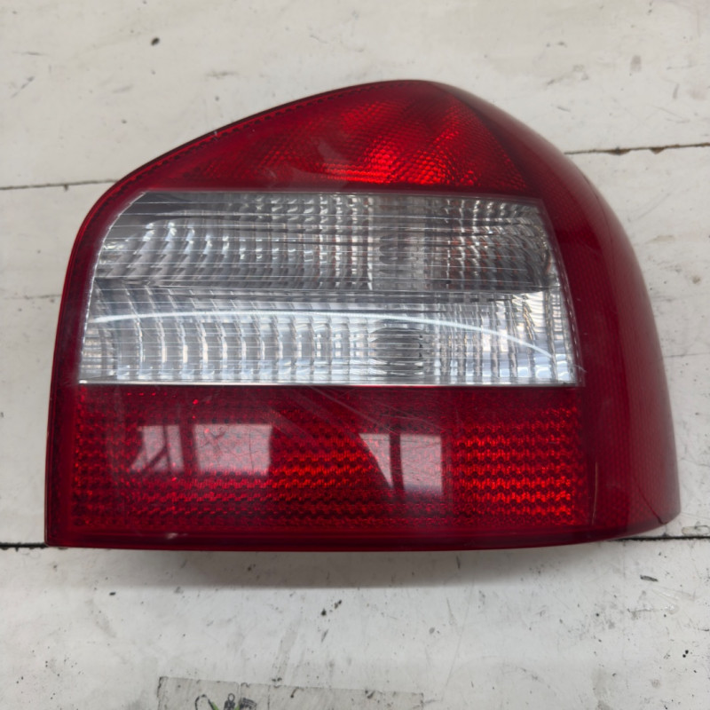 PILOTO TRASERO DERECHO AUDI A3 (8L) ASZVEHICULO EXTRANJERO8L0945096