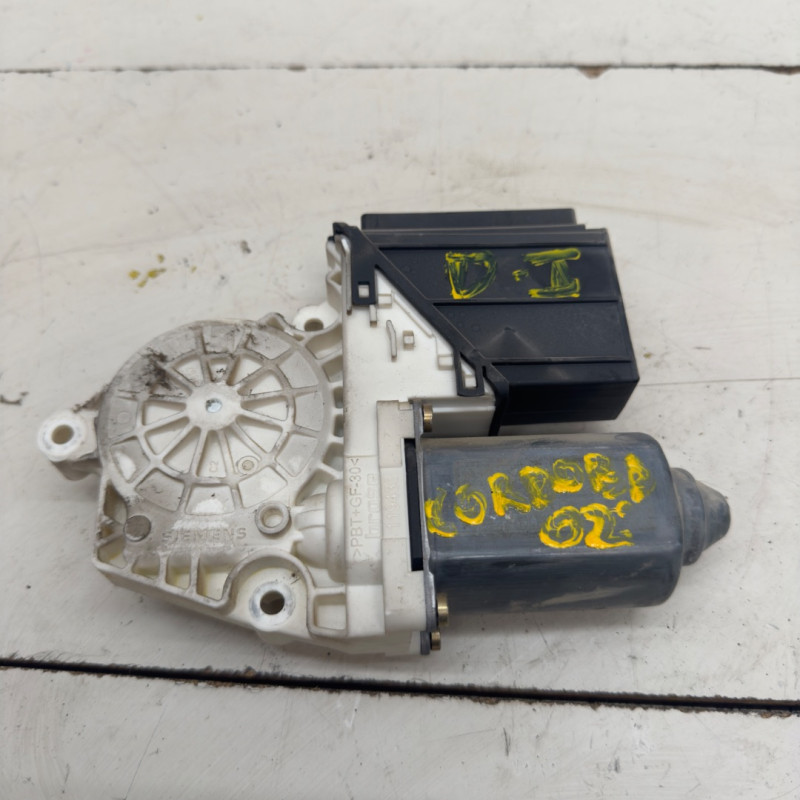 MOTOR ELEVALUNAS DELANTERO IZQUIERDO SEAT CORDOBA BERLINA (6K2) 1Y104387101