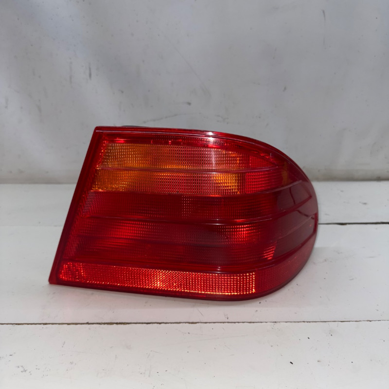 PILOTO TRASERO DERECHO MERCEDES-BENZ CLASE C (BM 202) FAMILIAR M111974