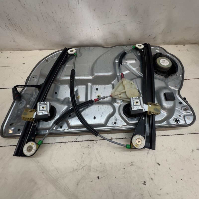 ELEVALUNAS DELANTERO IZQUIERDO VOLKSWAGEN POLO IV (9N1) AZQW06Q4837401H