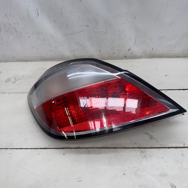 PILOTO TRASERO IZQUIERDO OPEL ASTRA H BERLINA Z16XEPZ16XE1