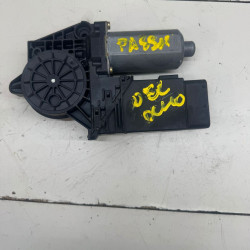 MOTOR ELEVALUNAS DELANTERO DERECHO VOLKSWAGEN PASSAT BERLINA (3C2) BMR