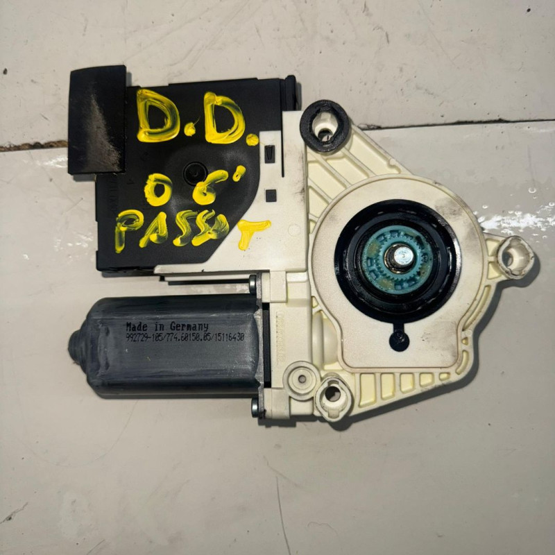 MOTOR ELEVALUNAS DELANTERO DERECHO VOLKSWAGEN PASSAT BERLINA (3C2) BKP