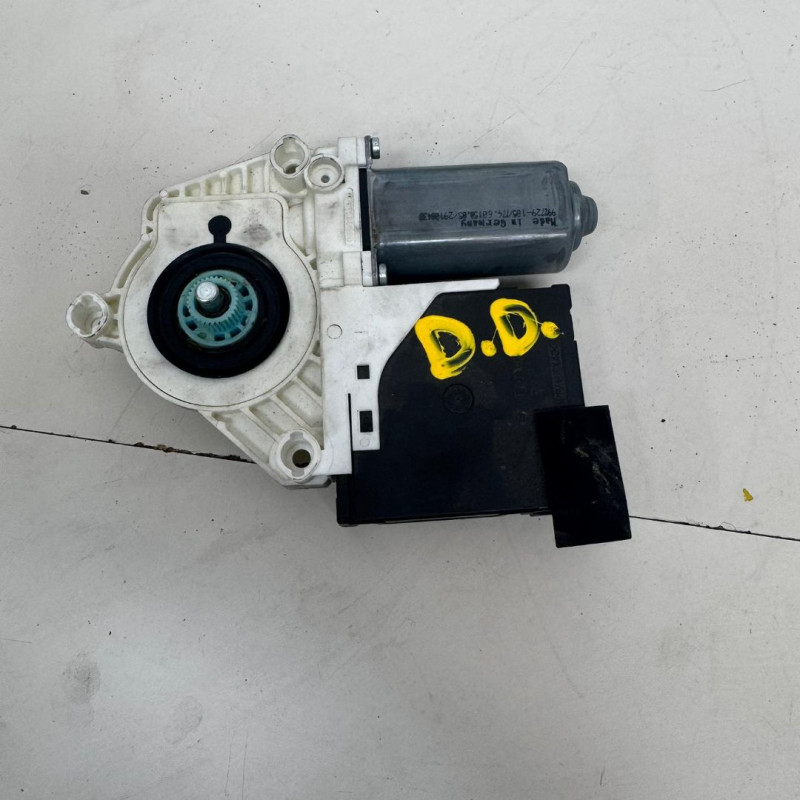 MOTOR ELEVALUNAS DELANTERO DERECHO VOLKSWAGEN PASSAT BERLINA (3C2) BKP