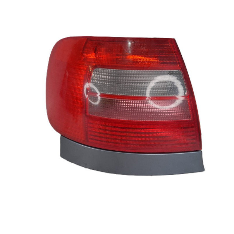 PILOTO TRASERO IZQUIERDO AUDI A4 BERLINA (B5) AGA