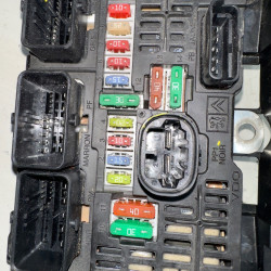 CAJA RELES / FUSIBLES CITROEN C4 BERLINA 9HXDV6ATED4TIPO: 9HX