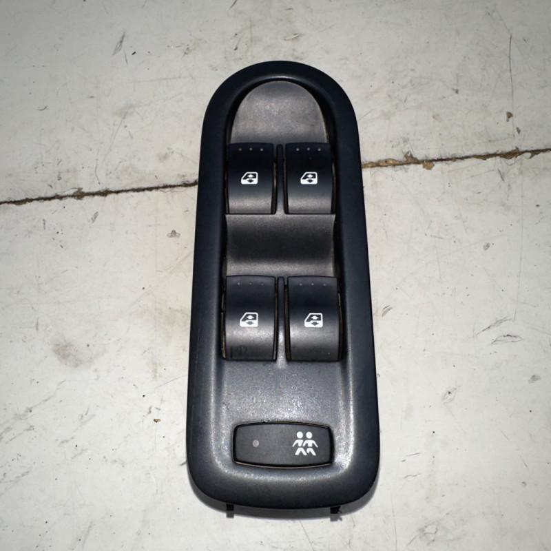 MANDO ELEVALUNAS DELANTERO IZQUIERDO RENAULT MEGANE II BERLINA 5P K4J732K4J D7