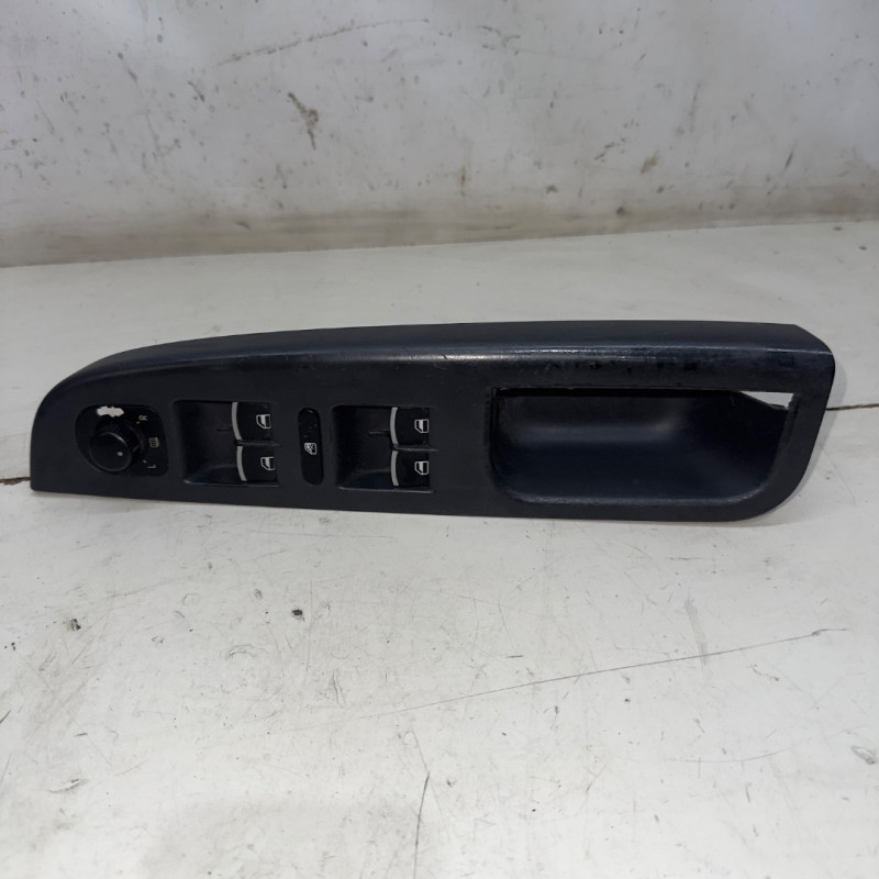 MANDO ELEVALUNAS DELANTERO IZQUIERDO VOLKSWAGEN GOLF V (1K1)(10.2003) BKC1K4868049B