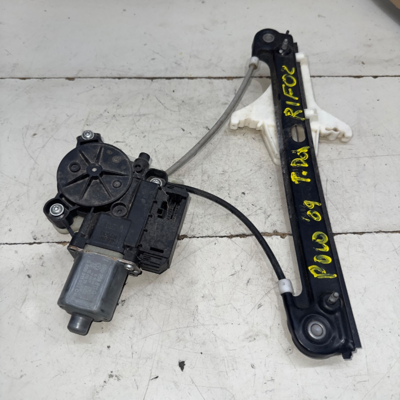 ELEVALUNAS TRASERO DERECHO VOLKSWAGEN POLO III (6N1) 0130822532