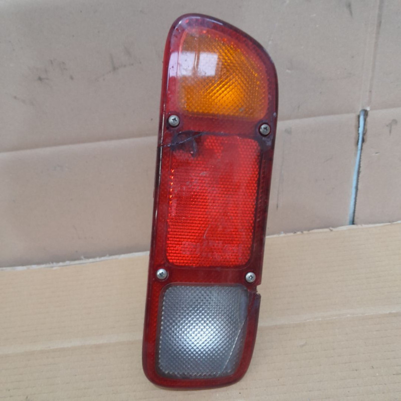 PILOTO TRASERO DERECHO PARAGOLPES FORD MAVERICK (NL) TD27E