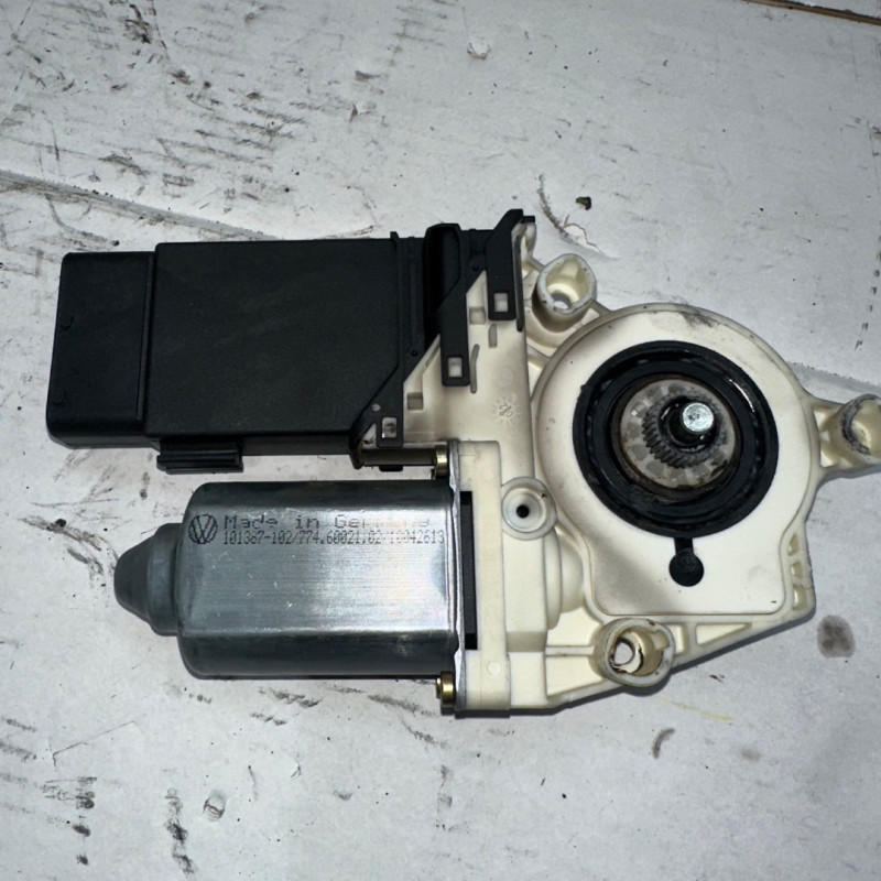 MOTOR ELEVALUNAS DELANTERO IZQUIERDO SEAT LEON (1M1) ASV9776105404301