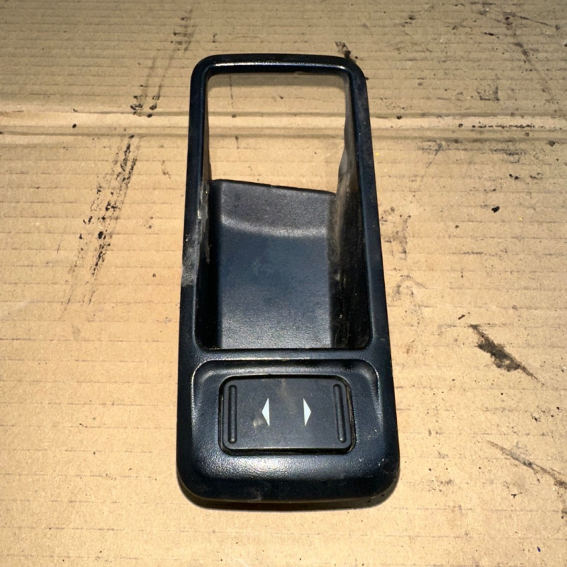 MANDO ELEVALUNAS DELANTERO DERECHO FORD FOCUS SPORTBREAK (CB4) G8DD3M51226A36