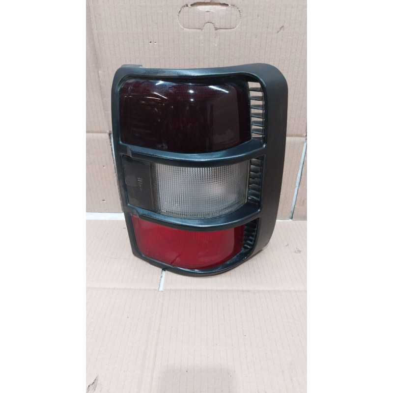PILOTO TRASERO DERECHO MITSUBISHI MONTERO (V60/V70) 4M41
