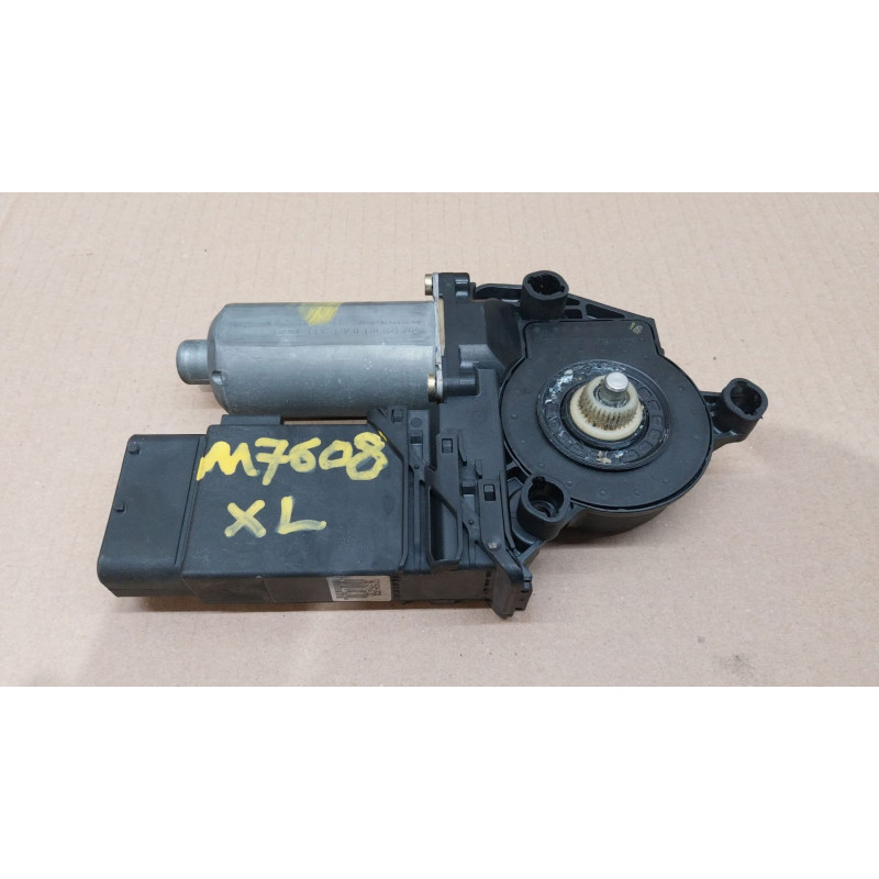MOTOR ELEVALUNAS DELANTERO IZQUIERDO VOLKSWAGEN GOLF IV BERLINA (1J1)(10.1997) AKL130 821 764