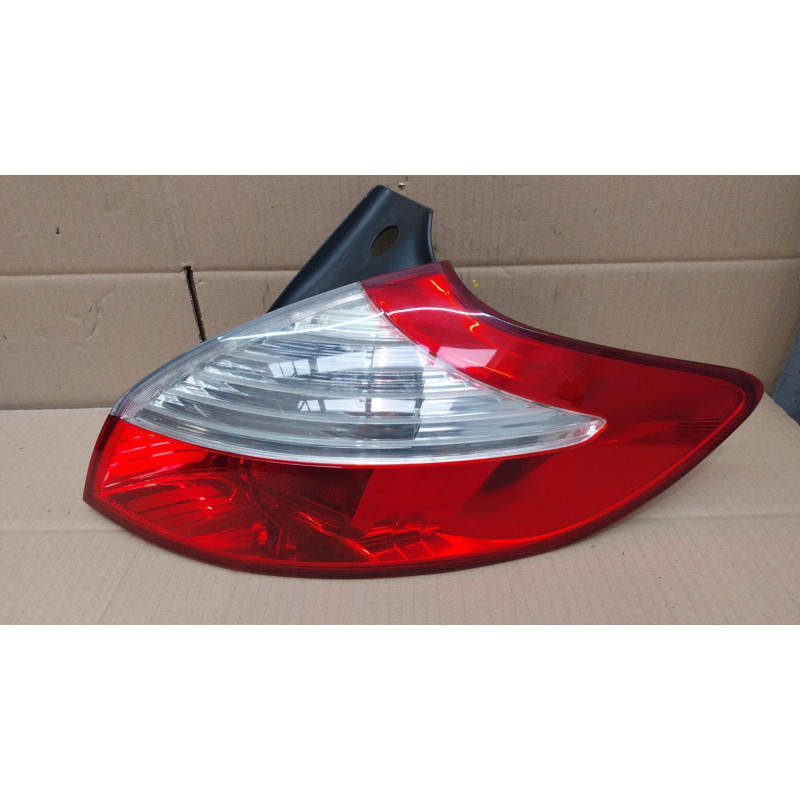 PILOTO TRASERO DERECHO RENAULT MEGANE III BERLINA 5P K9K G8265500007R
