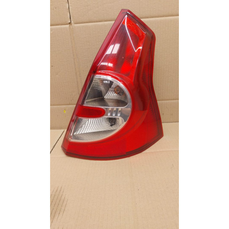 PILOTO TRASERO DERECHO DACIA SANDERO D4F73262421002