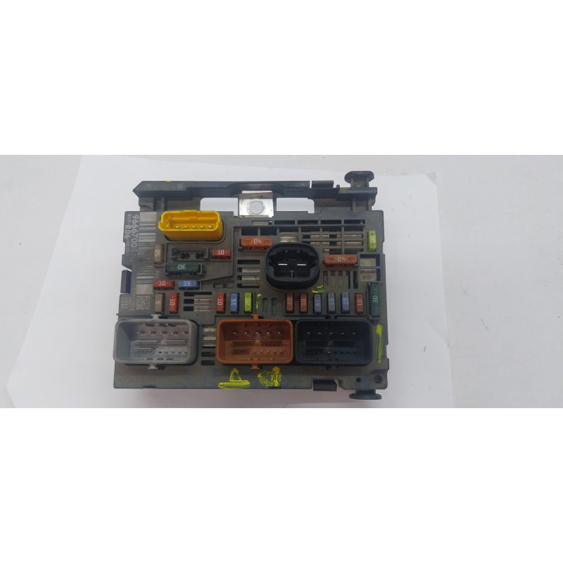 CAJA RELES / FUSIBLES CITROEN C4 BERLINA 9HYDV6TED4MOTOR 9HY9666700580