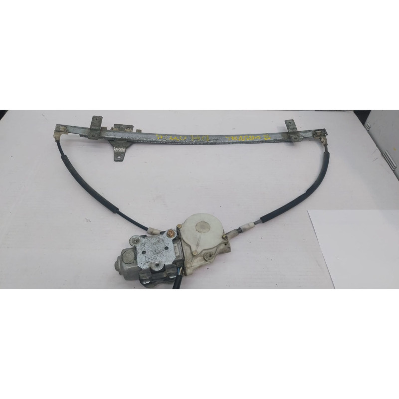 ELEVALUNAS DELANTERO DERECHO NISSAN TERRANO II (R20) TD27TI9000775