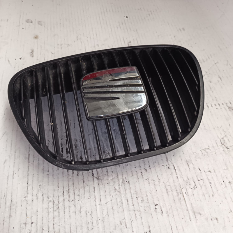 REJILLA DELANTERA SEAT IBIZA (6L1) BBY6L0853654