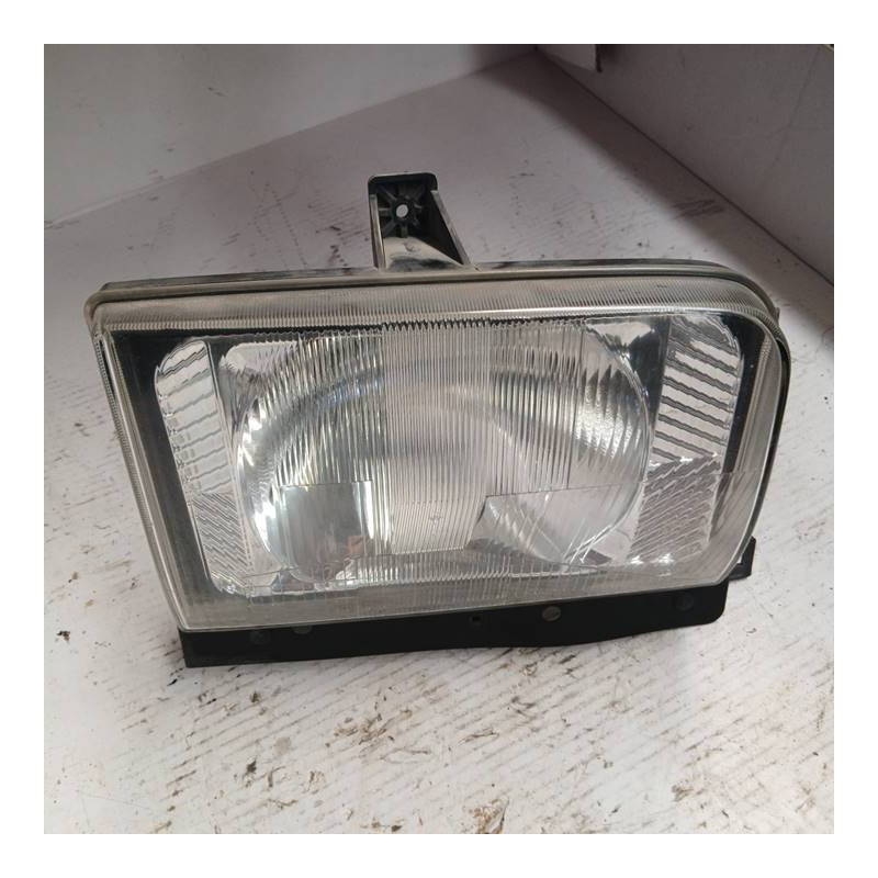 FARO DERECHO NISSAN CABSTAR BD30