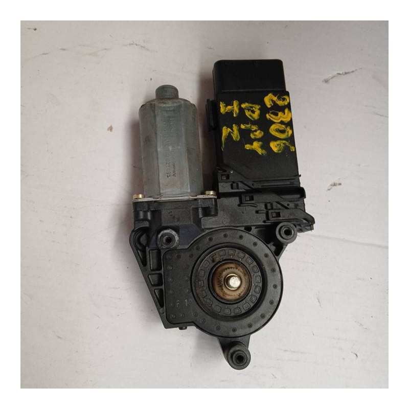 MOTOR ELEVALUNAS DELANTERO IZQUIERDO VOLKSWAGEN PASSAT BERLINA (3B3) AWX9776105404301